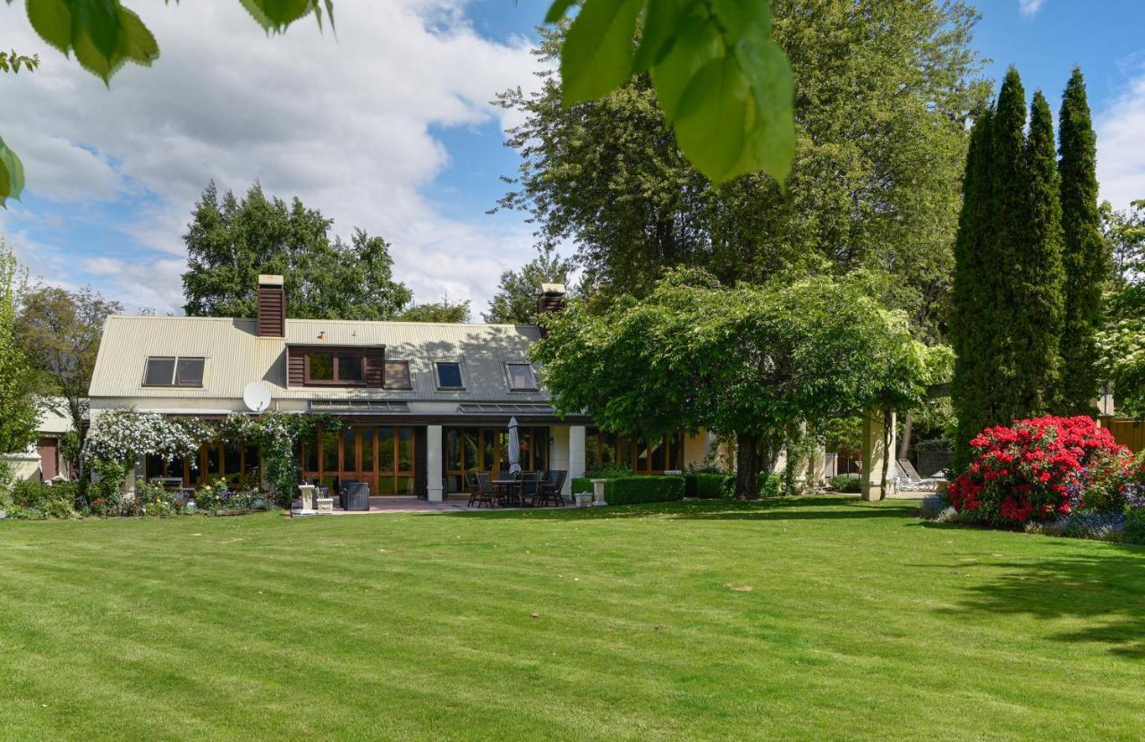 Lodge Manata Homestead & *
