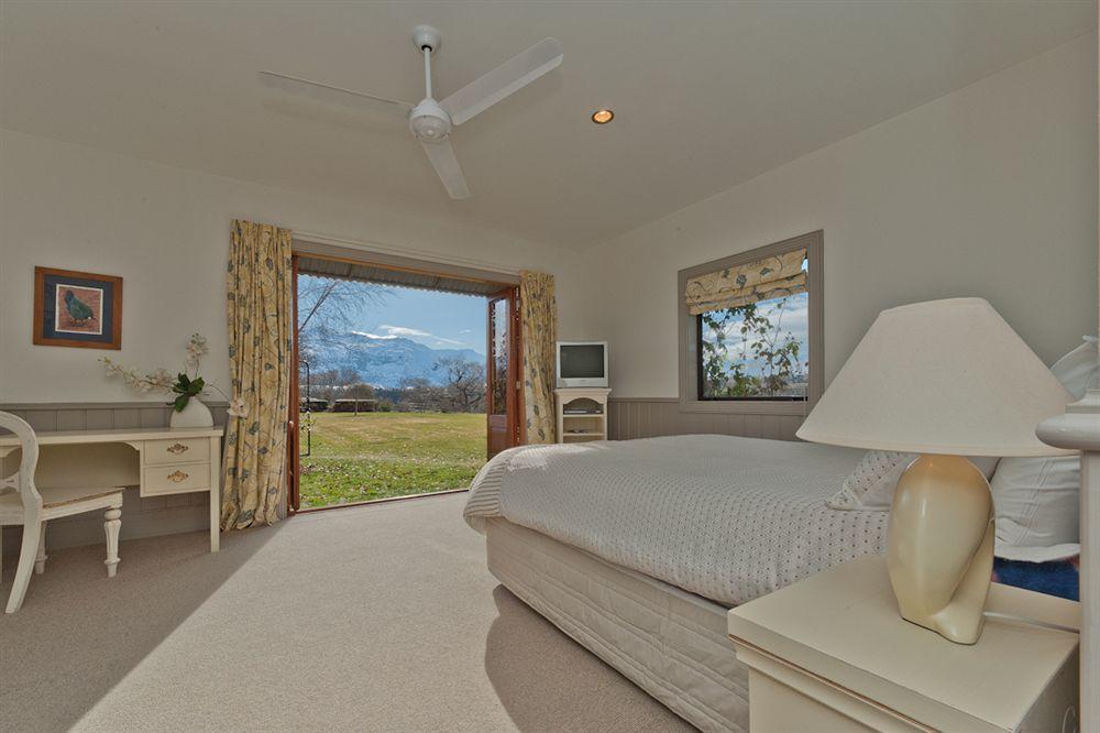 Manata Homestead & Lodge *