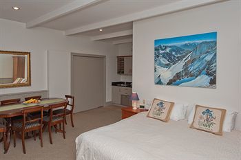 Lodge Manata Homestead &