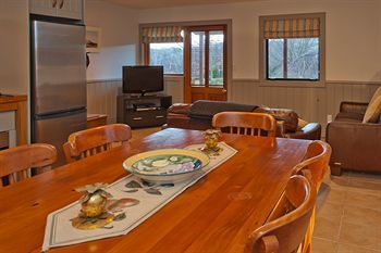 Lodge Manata Homestead & *