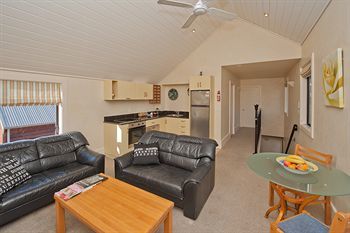 Manata Homestead & Lodge