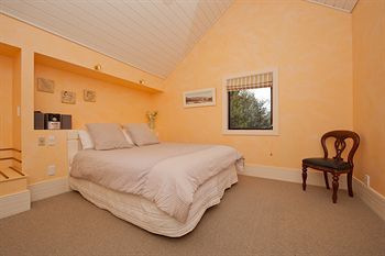 Manata Homestead & *