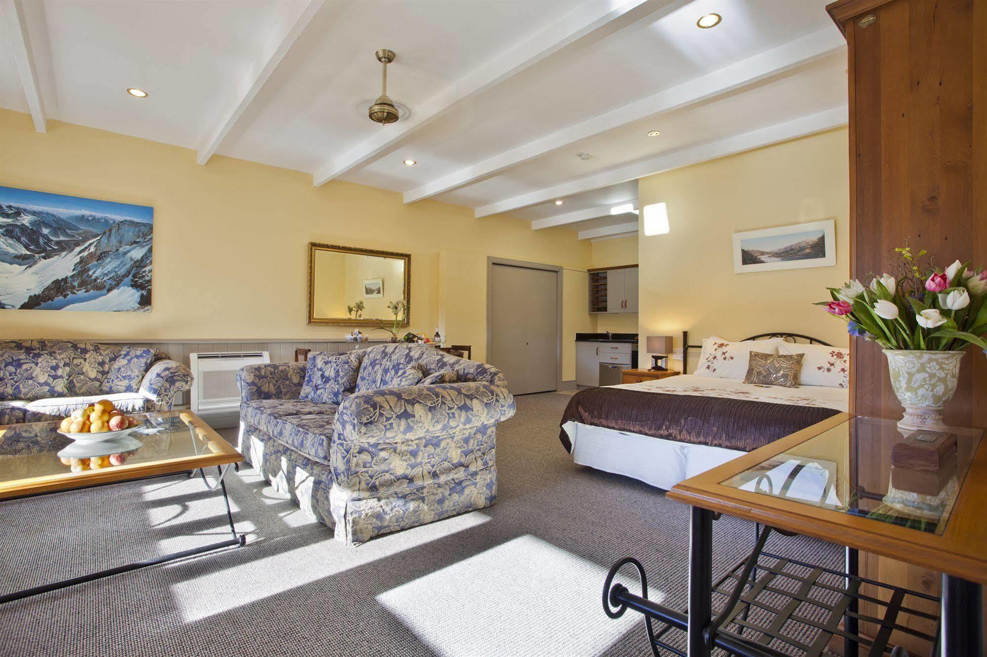 Lodge Manata Homestead &